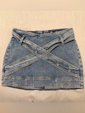 French Kiss Small Medium Wash Double Buckle Denim Mini Skort (Skirt W/ Shorts)